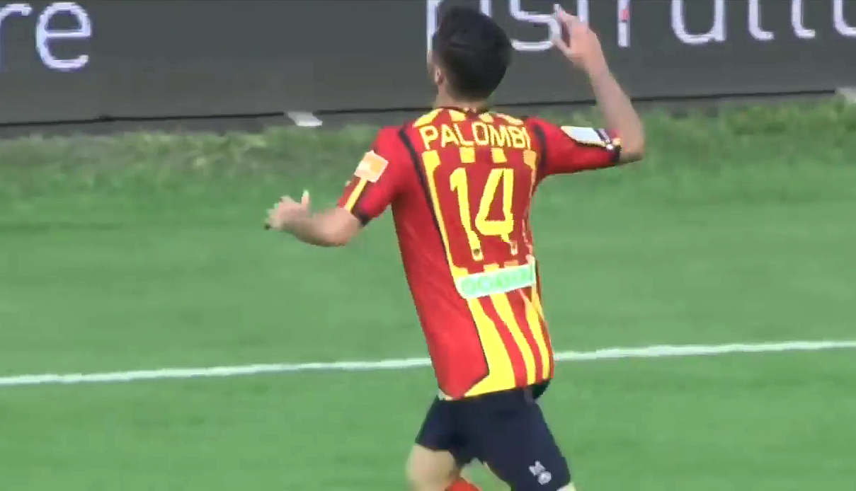 Palombi esulta dopo il gol-vittoria al Venezia