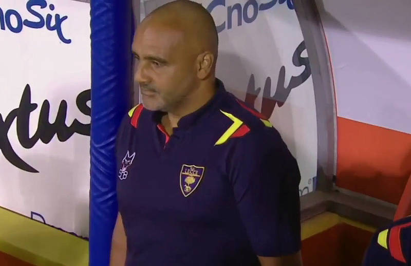 Mister Fabio Liverani in panchina