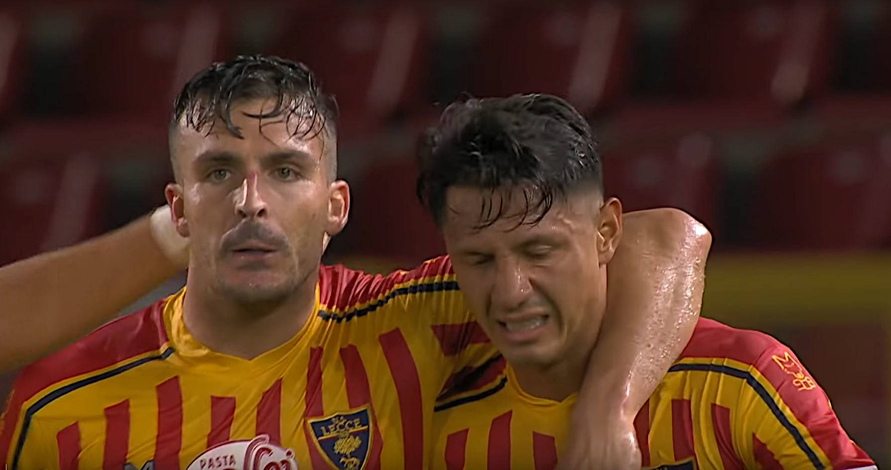 Donati e Lapadula festeggiano contro il Brescia