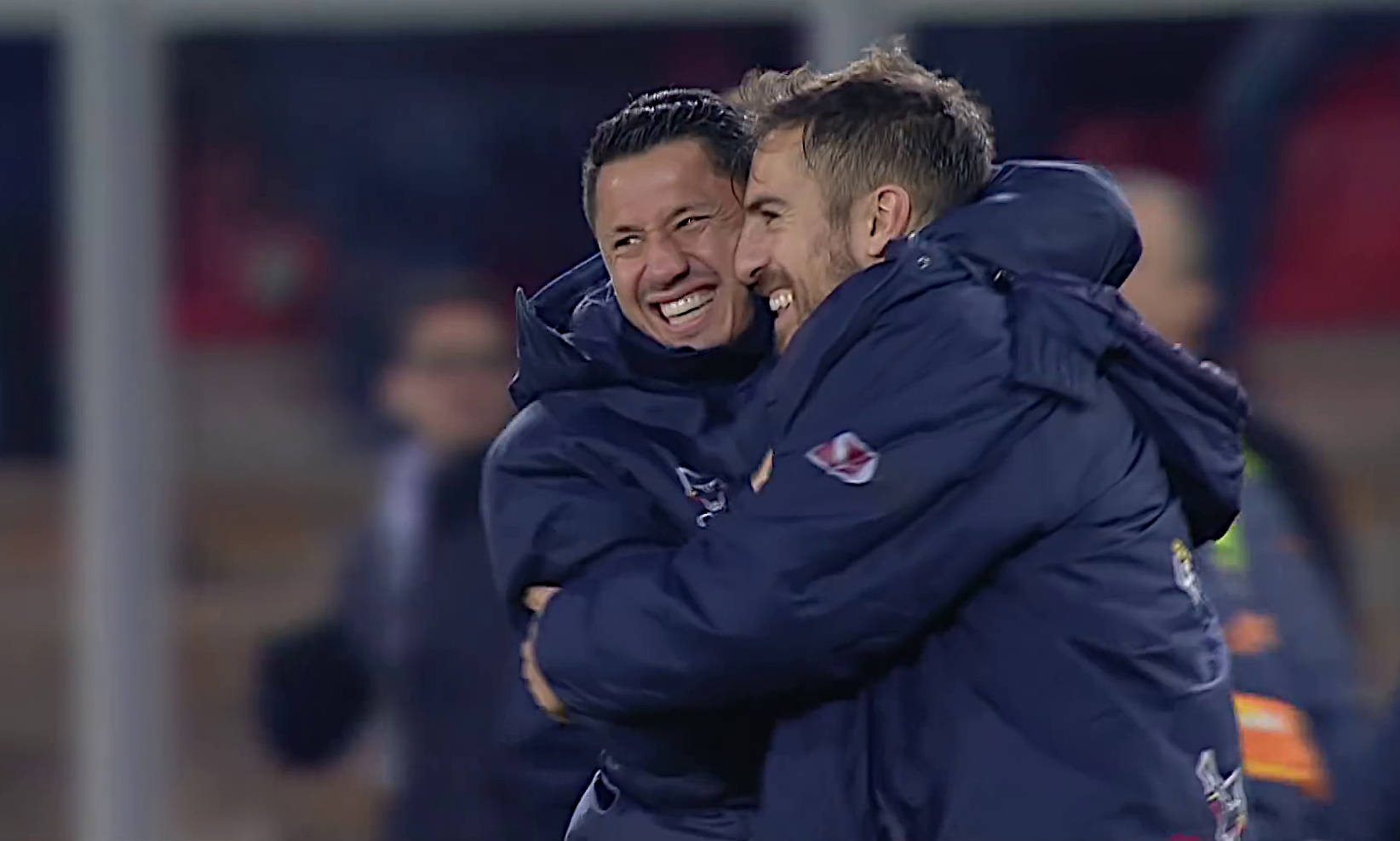 Mancosu e Lapadula festeggiano il pari con l'Inter