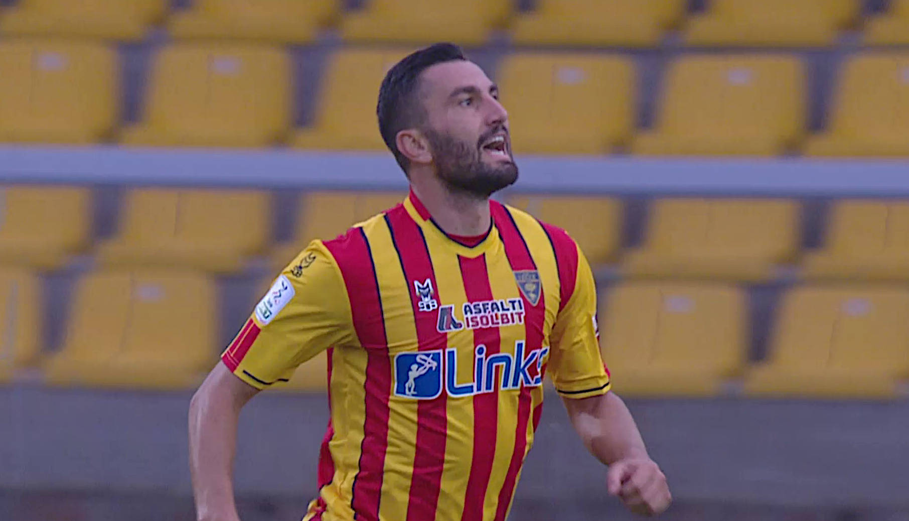 Coda festeggia il gol al Cosenza